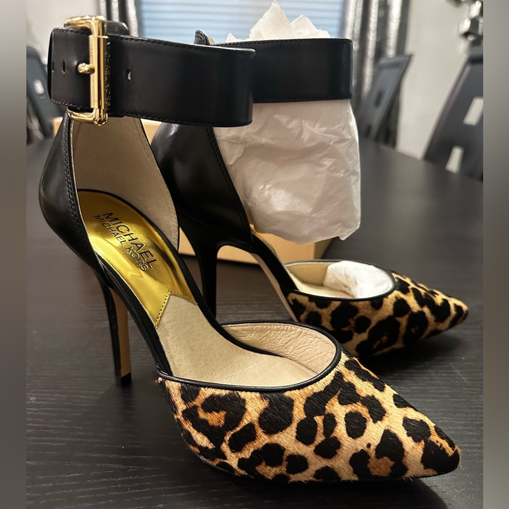 NEW NIP Michael Kors Brinkley Leopard Hair Calf Ankle Strap Pumps Heels NEW!!